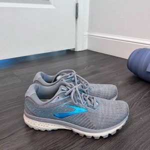 Brooks women running shoes